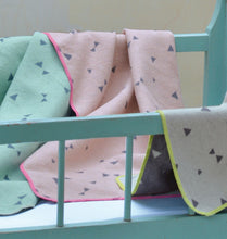 Load image into Gallery viewer, David Fussenegger Rose Triangle Juwel Bassinet Blanket