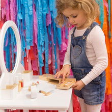 Load image into Gallery viewer, ICONIC TOY - Beauty Kit