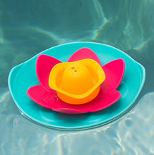 Load image into Gallery viewer, QUUT Lili Bath Toy