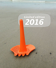 Load image into Gallery viewer, QUUT Triplet Sand and Snow Toy - Might Orange